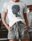 Doğa ve Kadın Silueti Baskılı Kadın Tişört Sanatsal ve Şık Tasarım - 1