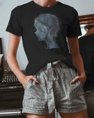 Doğa ve Kadın Silueti Baskılı Kadın Tişört Sanatsal ve Şık Tasarım - 2