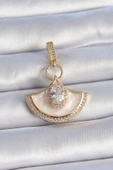 Pirinç Gold Renk Zirkon Taş Detaylı Beyaz Mineli Ajda Charm - TJ-BC1009 - 1