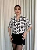 Siyah beyaz baskılı crop gömlek - 2