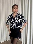 Siyah beyaz baskılı crop gömlek - 2