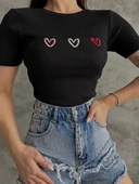 Üçlü kalp nakışlı bluz - 3