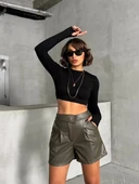 İki düğmeli pileli şort - 5