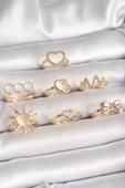 Pirinç Gold Renk Beyaz Mineli Kalp Model Kurdele Detay Kadın Küpe Kombini - TJ-BYK3673 - 1
