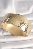 Pirinç Gold Renk İşleme Desenli Kadın Kelepçe - TJ-BB6858 - 1