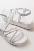 Beyaz Lastikli Kadın Sandalet - 3