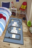 Makinede Yıkanabilir Leke Tutmaz  Mavi Pvc Deri Kaymaz Taban Seksek Yol Figürlü Çocuk Saçaksız Halı H7125  ÇOKLU 120 x 180 - 4