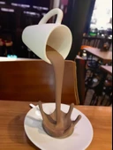 Dökülen Kahve Fincan Figürü 3D Dekoratif Obje ve Biblo - 1