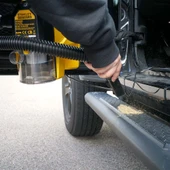 STANLEY SXVI02001A 12Volt/18Volt 2Ah Li-ion Şarjlı 160 PSI Dijital Basınç Göstergeli Lastik & Yatak Şişirme Pompası + Araç Süpürgesi + Led Lamba thumbnail 12