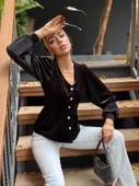 Kadın Uzun Kollu V Yakalı önden Düğmeli Kısa Kadife Bluz thumbnail 7