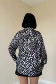 Siyah Leopar Desenli Saten Gömlek - 4