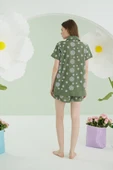 Yeşil Çiçek Desenli Şortlu Önden Düğmeli Pijama Takımı - 4
