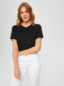 Faik Sönmez Minimalist Yuvarlak Yaka Kısa Kol Kadın Tişört - Günlük - 3