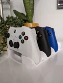 Xbox One / Series X|S Oyun Kumandası için Şık Siyah Dörtlü Stand - Dayanıklı Plastik Tasarım - 1