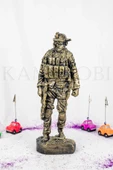 KOMANDO GÖZLÜKLÜ HEYKEL 32CM - 1
