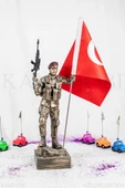 BORDO BERELİ TÜRK BAYRAKLI HEYKEL 35CM - 2