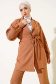 Kruvaze Yaka Kuşaklı İkili Takım Camel thumbnail 2