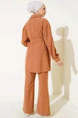 Kruvaze Yaka Kuşaklı İkili Takım Camel thumbnail 3
