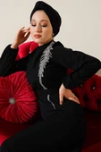 Yaka Taşlı Kuşaklı Elbise Siyah - 1