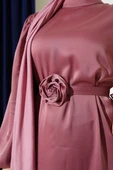 Gül Aksesuarlı Balon Kol Saten Elbise Gül Kurusu thumbnail 4