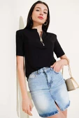 Omuz Vatkalı Yarım Fermuarlı T-shirt Siyah thumbnail 2