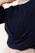 Bilek Lastikli Çapraz Büzgülü Bluz Lacivert thumbnail 4