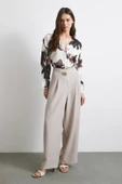 Düğme Detaylı Pensli Dökümlü Pantolon Bej thumbnail 1