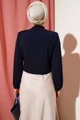 Omuz Vatkalı Degaje Yaka Sandy Bluz Lacivert thumbnail 3