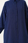 Yanı Yırtmaçlı Çizgili Uzun Gömlek Lacivert thumbnail 4