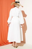 İnce Çizgili Bel Lastikli Yarım Düğmeli Elbise Beyaz thumbnail 3