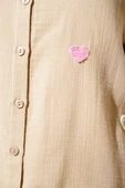 Kalp Nakışlı Keten Gömlek Latte - 4
