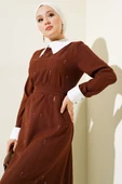 Gömlek Yaka Önü Taşlı Elbise Kahve thumbnail 2