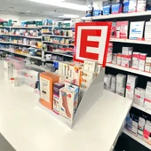 Tezgahönü Eczane Logolu Masaüstü Stand - 25cm, 2 Katlı, Beyaz Renk - 1