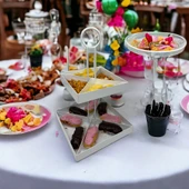 2 Katlı Dekoratif Beyaz Metal Çerezlik / Peynir Sunum Servis Tabağı - Lokumluk / Makaron, Pankek ve Tatlı Sunumu İçin - 10