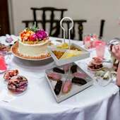 2 Katlı Dekoratif Beyaz Metal Çerezlik / Peynir Sunum Servis Tabağı - Lokumluk / Makaron, Pankek ve Tatlı Sunumu İçin - 7