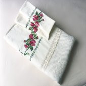 Çift Kişilik Kanaviçe İşlemeli Pike Takımı-Gül Demet Kırmızı - 4