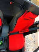 FİAT EGEA Nakışlı Ön İkili Oto Koltuk Minderi 2 Adet Boyun Yastığı 2 Adet Kemer Pedi KIRMIZI thumbnail 2