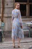 Dipmoda kadın mavi kruvaze yaka çiçek desenli midi elbise DPRSSN29 thumbnail 4