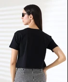 Kadın Kalp Dantel Detaylı Taşlı Crop T-shirt - 11