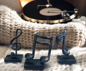 kırılmaz polyester,SİYAH RENKnota desenli biblo thumbnail 1