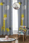 Dijital Baskı Yıkanabilir Zürafa Desenli 2 Kanat Bebek ve Çocuk Odası Fon Perdesi RENKLİ 140 X 270 - 1
