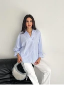 Arkası Asimetrik Yırtmaç Kesim Detaylı Cizgili Bluz Gömlek - Mavi - 3
