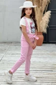 Kız Çocuk Üzeri Digital Baskılı T-shirt Yırtmaç ve Kedi Detaylı Pembe Jean Salopet Takım - 2