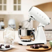 Smeg SMF03WHEU Retro 4.8 Litre Beyaz Stand Mikser thumbnail 3