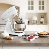 Smeg SMF03WHEU Retro 4.8 Litre Beyaz Stand Mikser thumbnail 5
