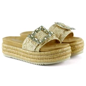 Erkan Saçmacı Bej Sabit Tek Bant Kristal Taş Süslemeli Hasır Dokulu Dolgu Topuklu Terlik - 4