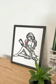 Modern Siyah Çerçeveli Ahşap Kitap Okuyan Kadın Tablosu | 3D Katmanlı Tasarım – 25x20 cm - 2