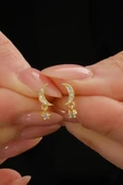 Gümüş altın yaldızlı zirkon taşlı sallantılı ay yıldız küpe SGTL12831GOLD thumbnail 1