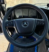 DİKİŞLİ DİREKSİYON KILIFI SİYAH DERİ GRİ DİKİŞLİ MERCEDES ACTROS İÇİN thumbnail 1