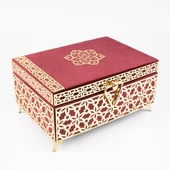 Desenli Kutu Çeyizlik, Seccade + Tesbih + Kuran Hediye Seti (Çanta Boy, Kadife, Bordo, Elif-Vav) thumbnail 2